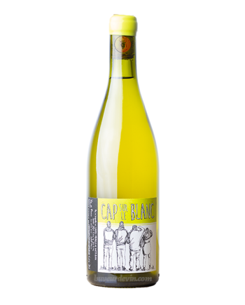 Bouteille de la cuvée Cap sur le Blanc, blanc de Chardonnay de la famille Dutraive, Lucas et Ophélie, fils et fille de JEan Louis Dutraive au domaine de la grand’Cour, vigneron nature dans le Beaujolais, à Fleurie