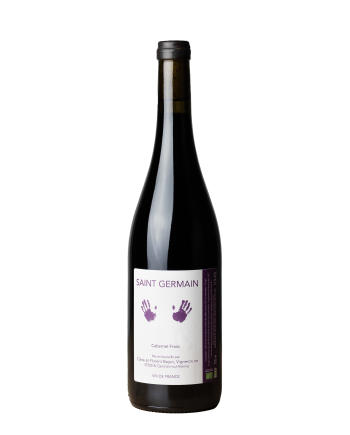 Bouteille de la cuvée Saint Germain de Claire et Florent Bejon, vigneron nature à Chinon, dans la Loire. Cabernet Franc sans intrant de la rive gauche de la Vienne