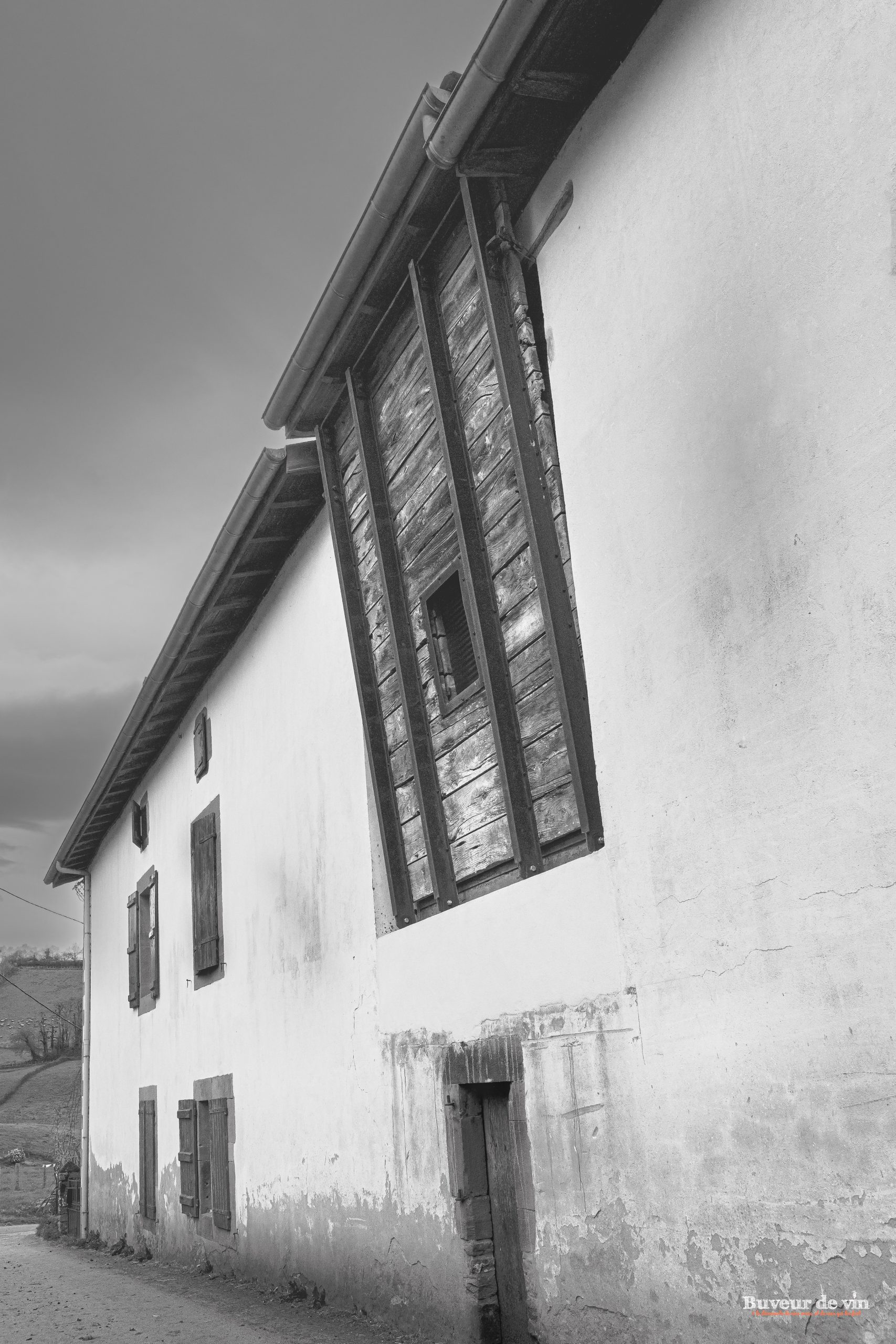 indart-chai le chai du domaine Goienetxea de Bixente indart situé dans la maison familiale plusieurs fois centenaire
