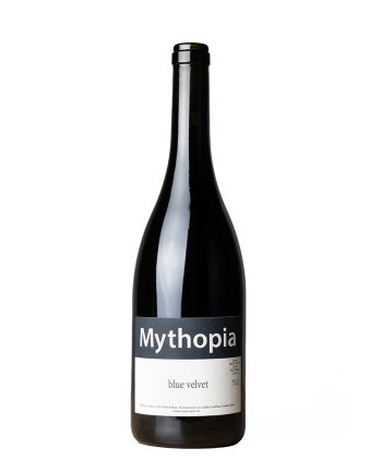 bouteille de la cuvée Blue Velvet du domaine suisse Mythopia par Hans Peter Schmidt, pinot noir du valais, vin vivant