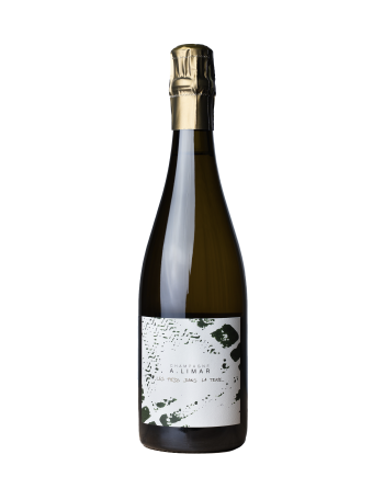 bouteille de Champagne de la cuvée les Pieds dans la Terre d’Alexis Limar, vigneron à La Neuville aux Larris, entre vallée de la Marne et Montagne de Reims. Chamapgne millésimé