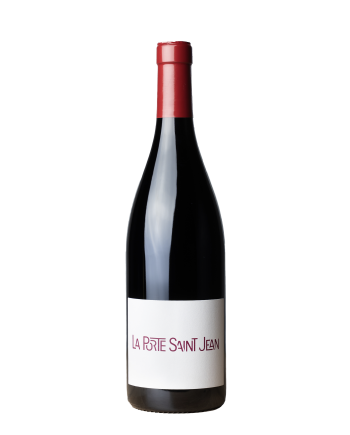 Photo d'une bouteille de la cuvée Porte Saint Jean de sylvain dittiere, vigneron nature avec Pauline Foucault au domaine de la Porte Saint Jean