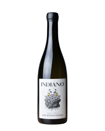 Bouteille de la cuvée Albillo real du domaine Indiano, dans la gamme wine beyond borders, dans la Sierra de Gredos,